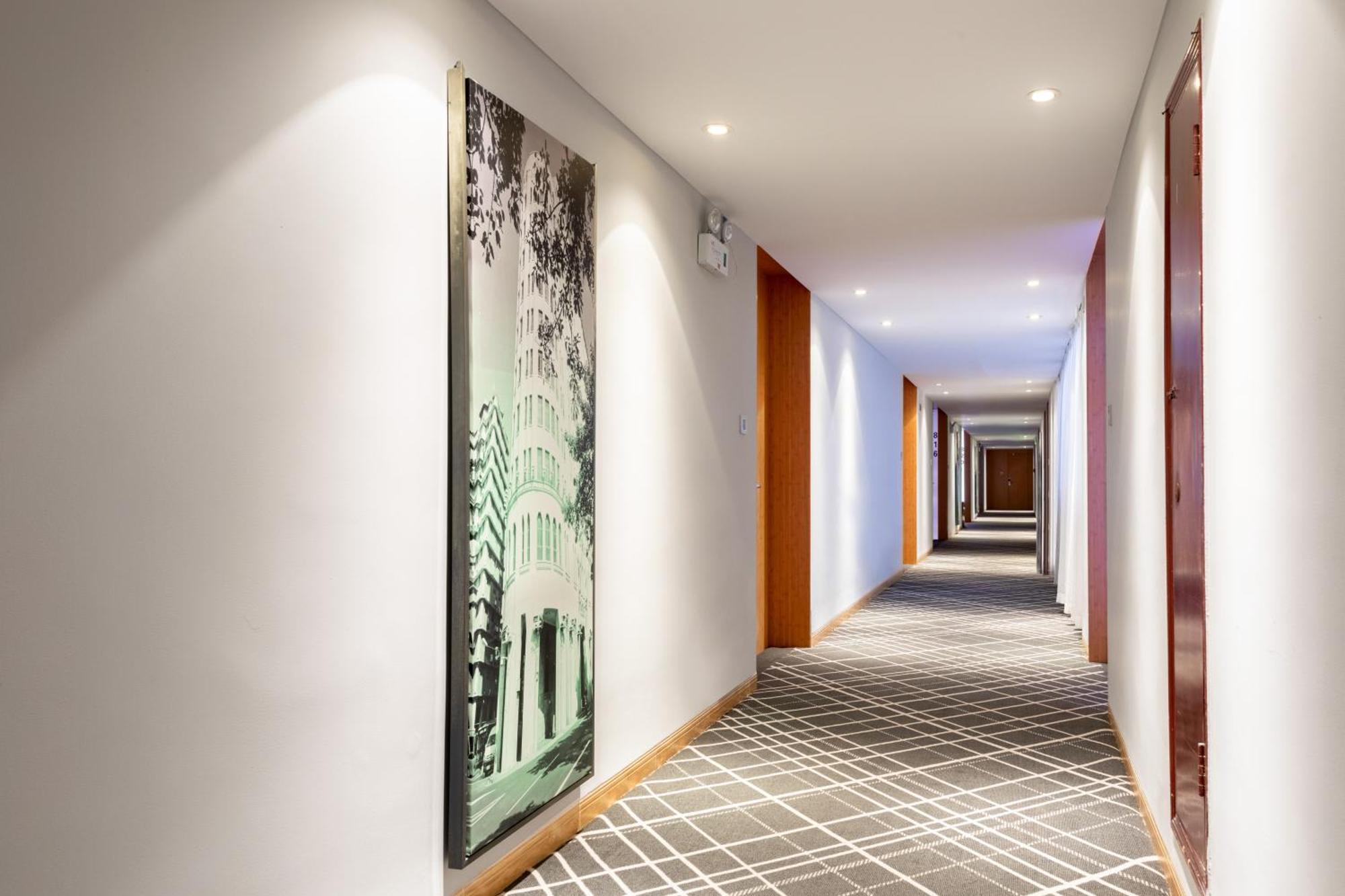 Xana Lite Hotel - Guangzhou Fangcun Huadiwan Metro Station Екстериор снимка