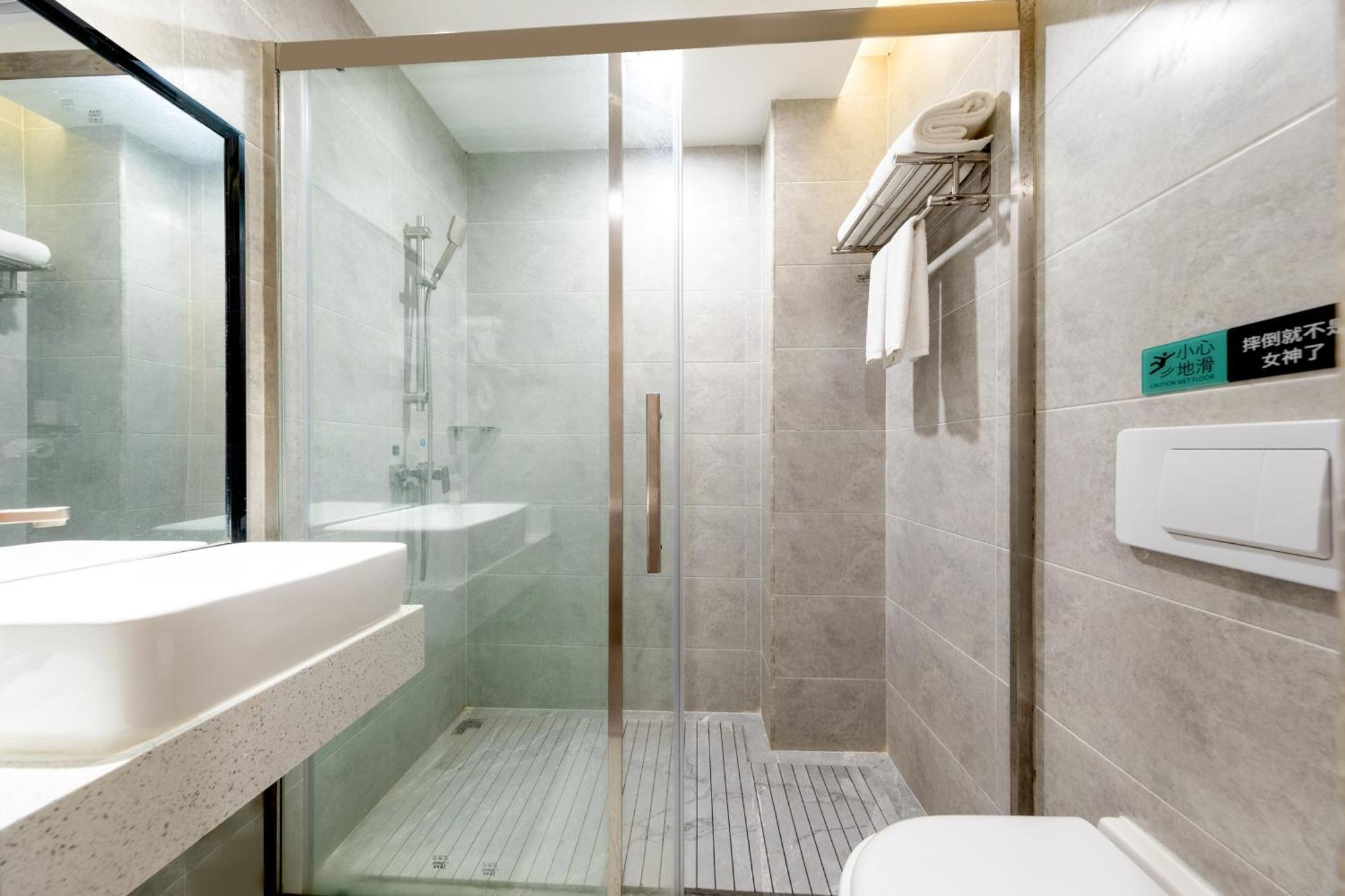 Xana Lite Hotel - Guangzhou Fangcun Huadiwan Metro Station Екстериор снимка