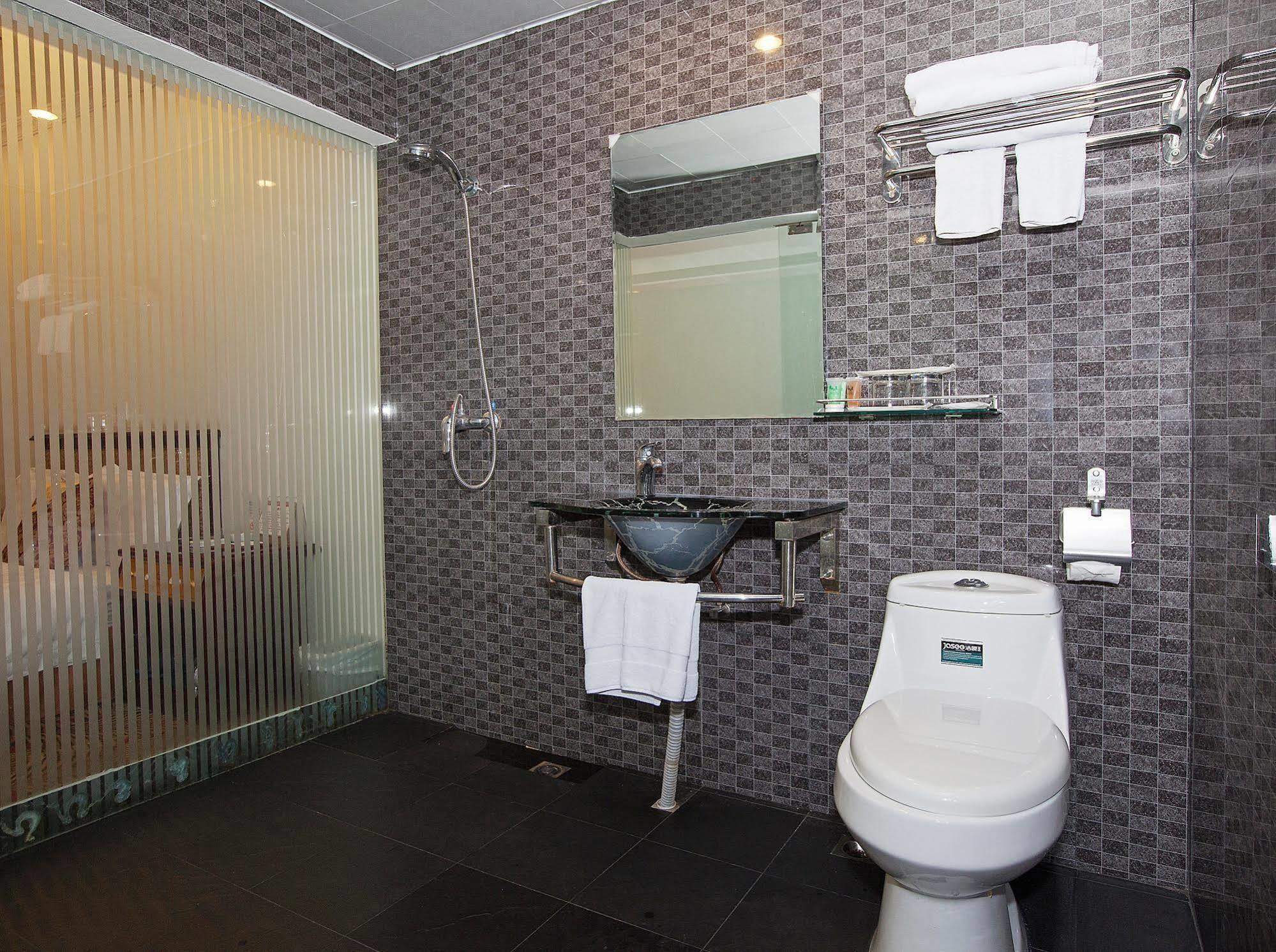 Xana Lite Hotel - Guangzhou Fangcun Huadiwan Metro Station Екстериор снимка